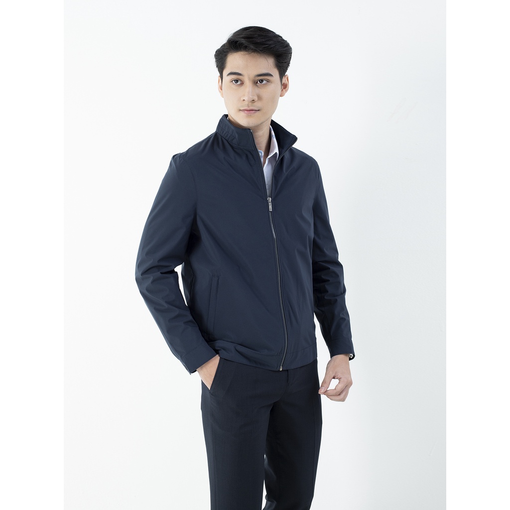 Áo khoác gió nam 2 lớp Aristino AJK009W1 Jacket dáng suông vừa bo tay bo gấu tiện lợi vải Polyester bền màu sắc nét