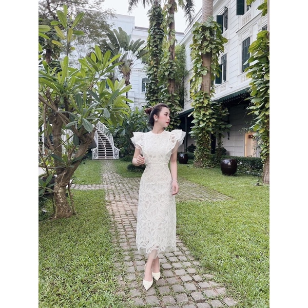 Váy ren tay cánh tiên phối ngọc