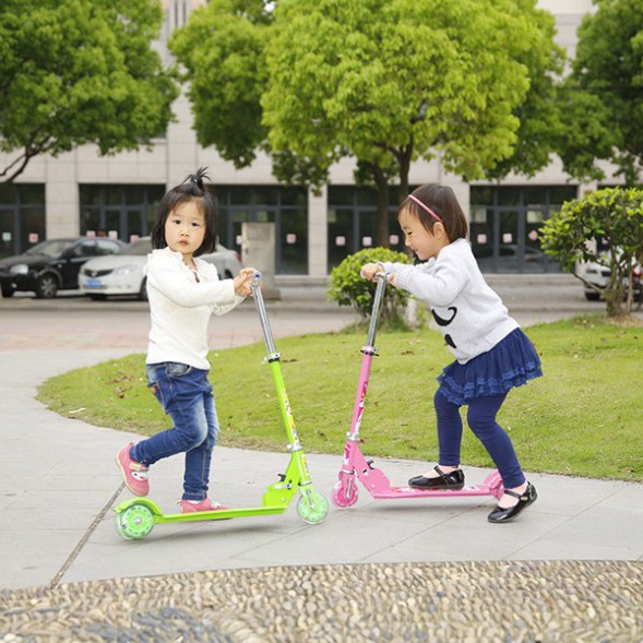 XE TRƯỢT SCOOTER CÓ 3 BÁNH PHÁT SÁNG LOẠI CÓ LÒ XO DÀNH CHO TRẺ EM