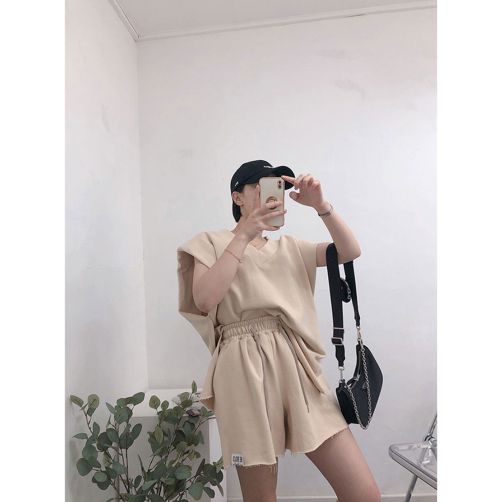 Bộ Áo Sweater Cánh Dơi Cổ Chữ V + Quần Short Lưng Cao Ống Rộng Cá Tính