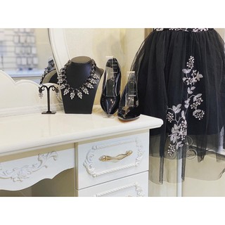 Cổ da trưng bày dây chuyền trang trí shop Zinhstore