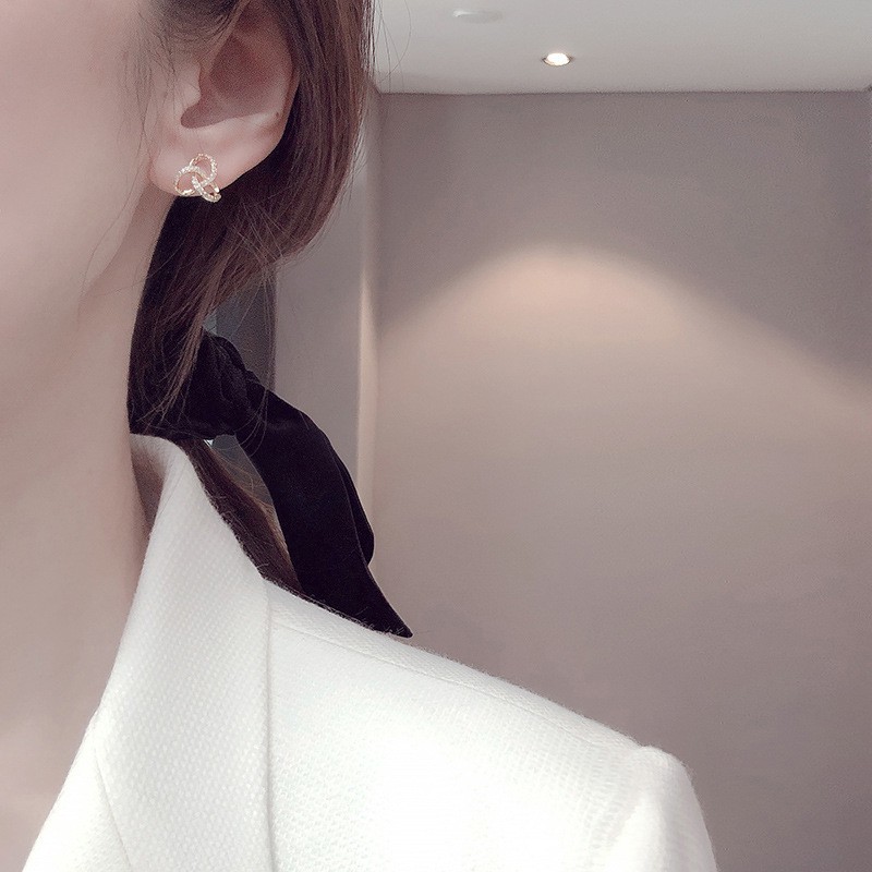 Bông tai thời trang 2020 dành cho nữ