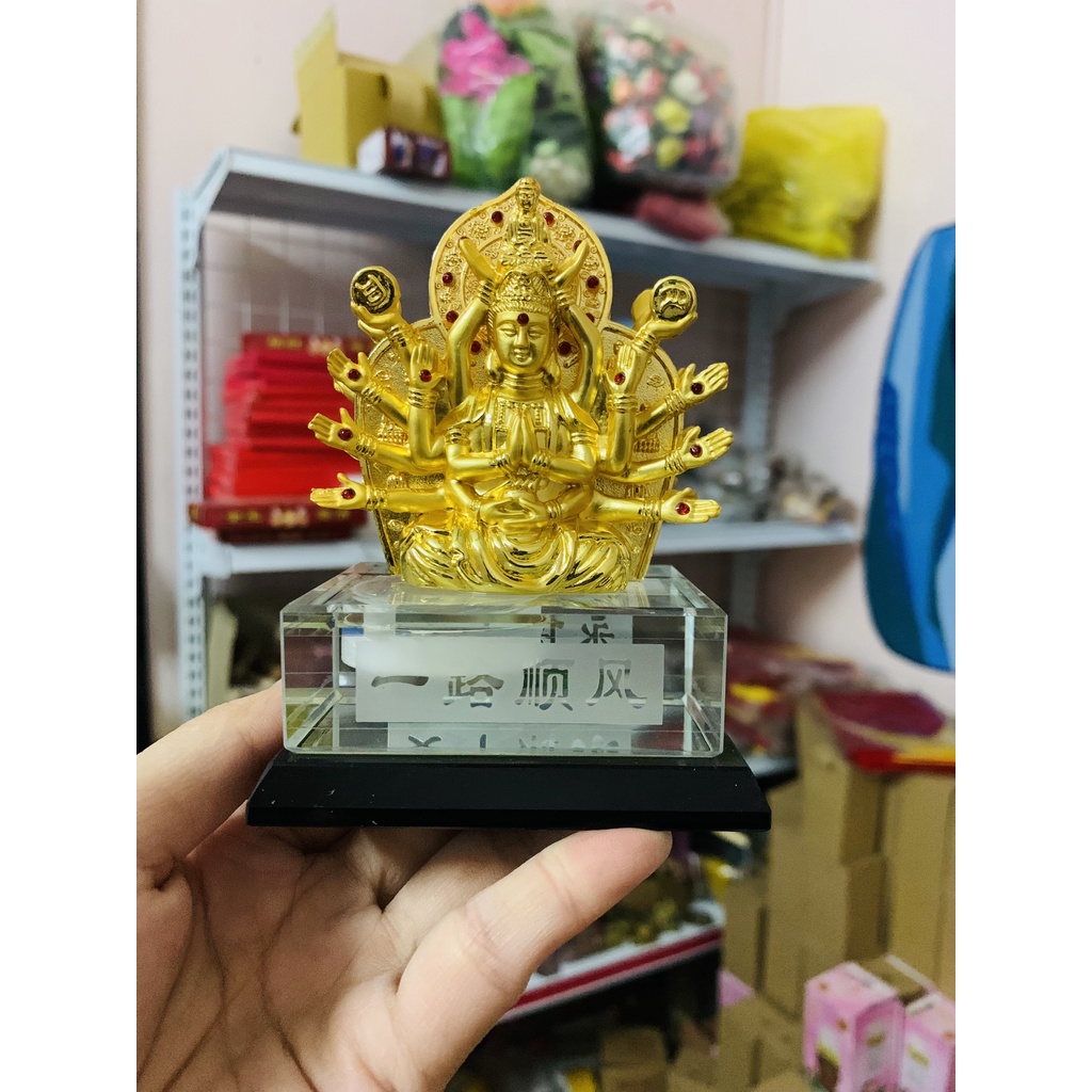 Tượng Phật Nghìn Mắt Nghìn Tay để ô tô