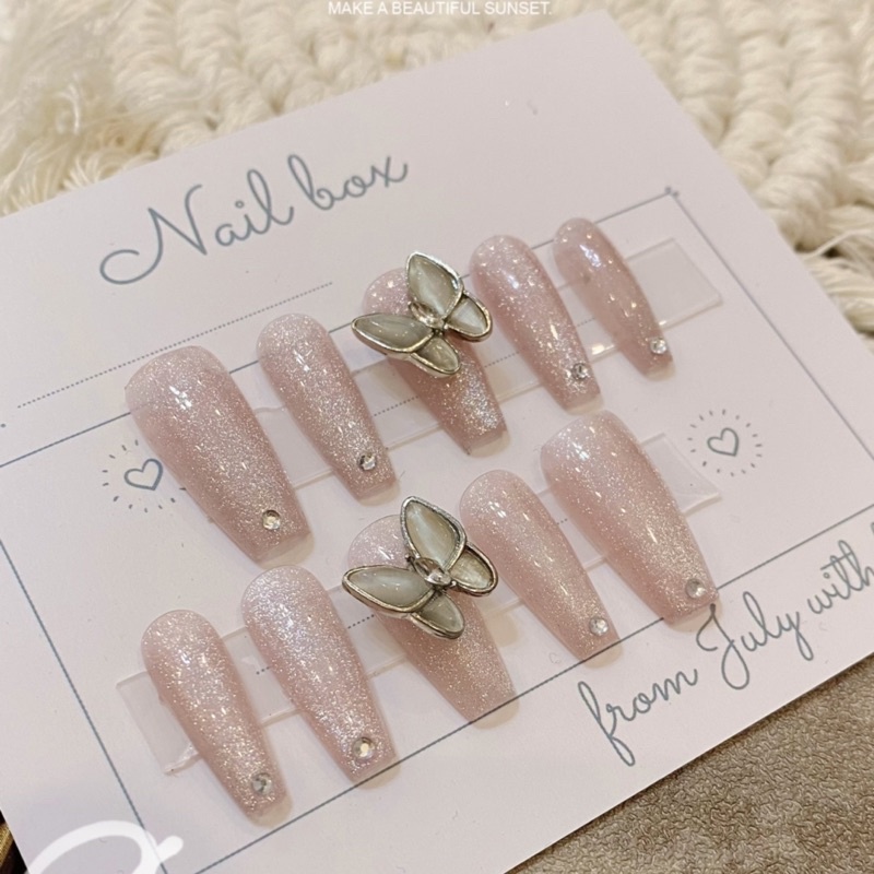 Móng Úp Thiết Kế màu thạch hồng nhũ mắt mèo đính charm bướm form dài nb096 julynails.vn