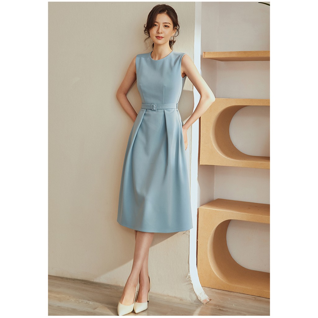 Đầm xòe xếp ly cổ tròn không tay kèm dây đai thắt lưng xinh ／