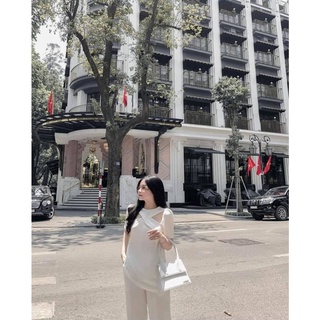 Áo Phom Suông Xoắn Cổ Cut Out