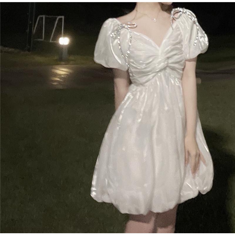 Đầm đi biển ôm eo vải ánh ngọc trai thiết kế kiểu bươm bướm phong cách Pháp retro cổ tích xinh xắn