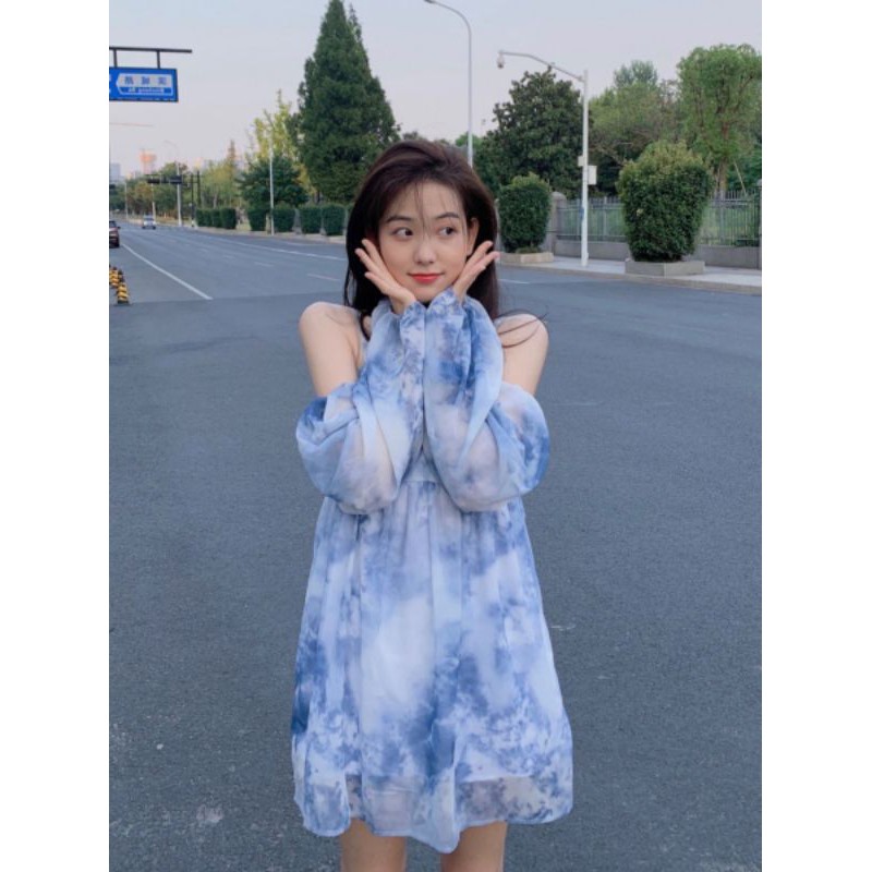 Váy đầm hai dây loang màu xanh trắng hottrend hè 2021