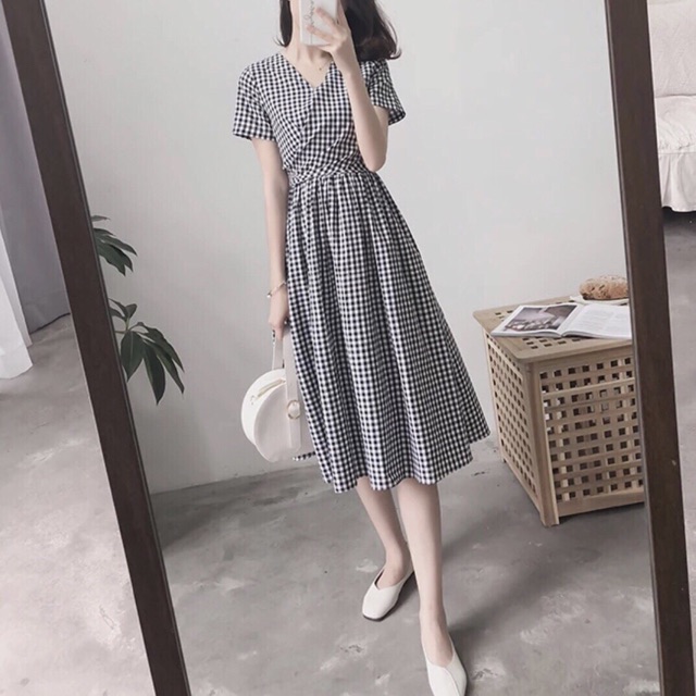 Đầm váy caro cổ V xếp li nơ sau