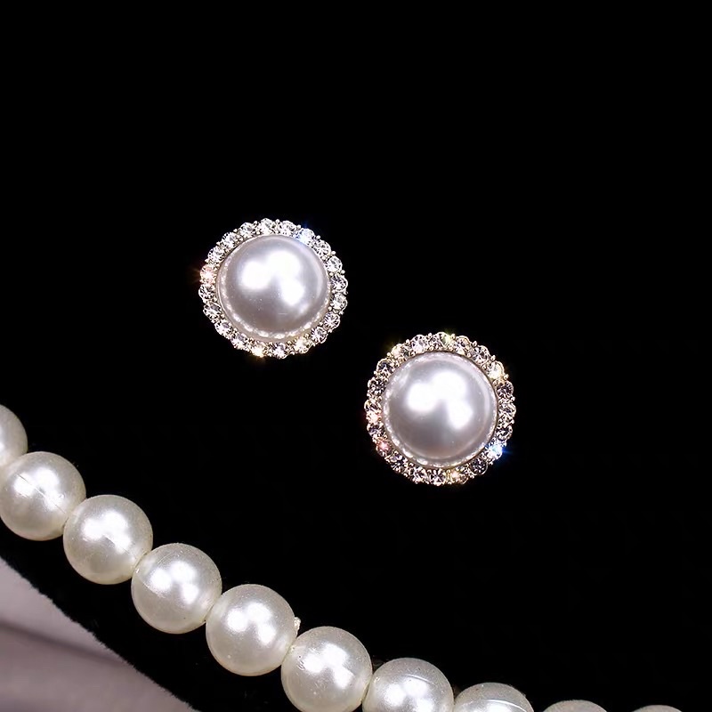 bông tai hạt châu viền đá sang chảnh