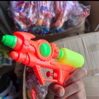 Súng bắn nước an toàn cho trẻ nhỏ