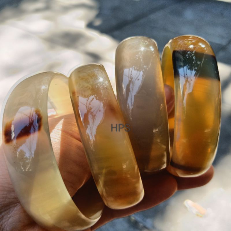 Vòng tay bằng sừng trâu bò tự nhiên bản rộng 1,5 -2cm x5mm nguyên khối trừ tà kị gió