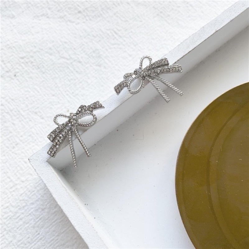 Khuyên tai nơ đính hạt đơn giản- Maben