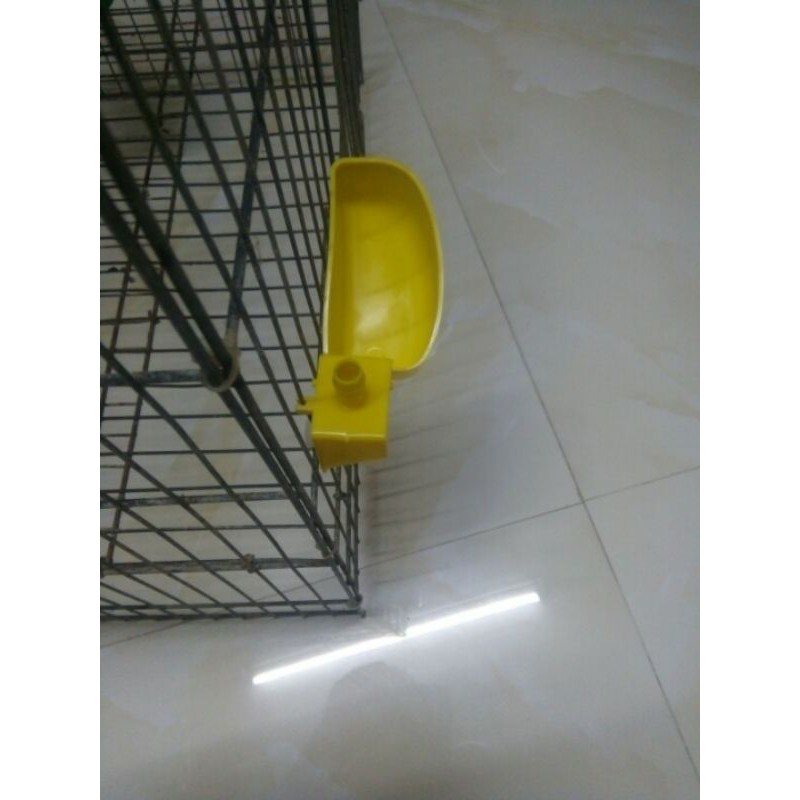 60.000đ/10 cái Máng uống nước tự động cho chim cút.