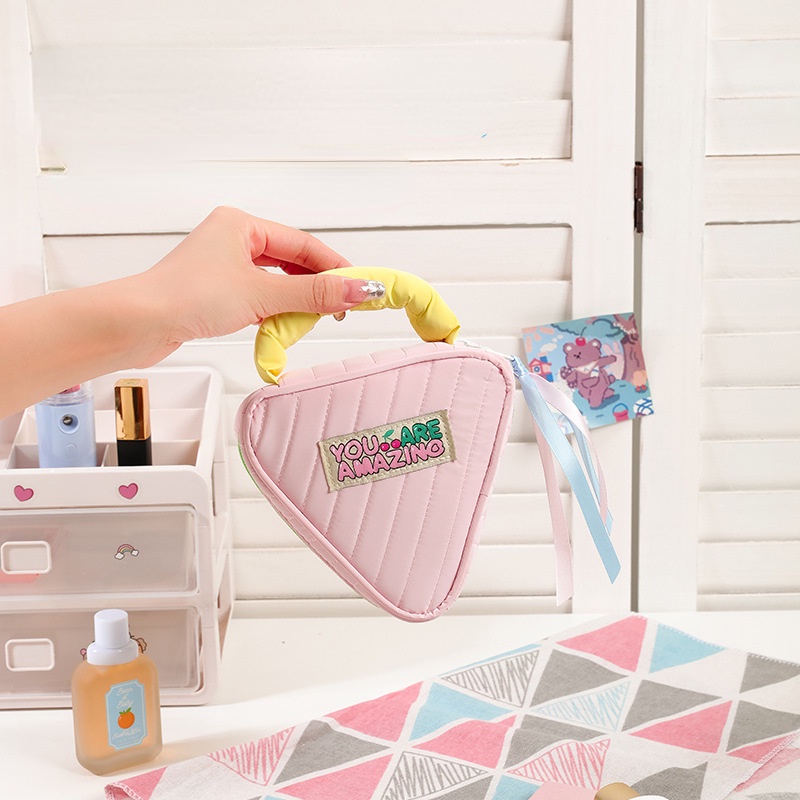 Túi Đựng Mỹ Phẩm Hình Tam Giác Dễ Thương