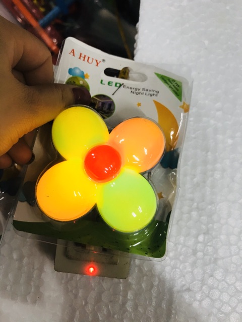 Đèn ngủ cảm ứng hình hoa 4 cánh