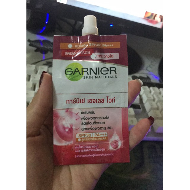 combo Kem Dưỡng Trắng Da Chống Nắng Garnier Skin Naturals ( đỏ ) .