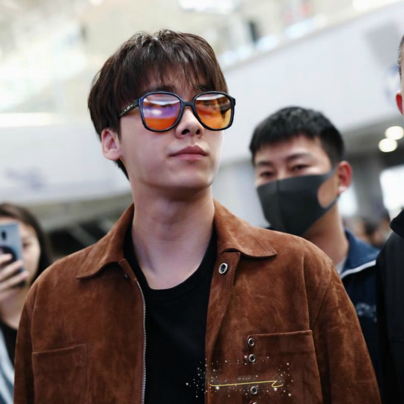 Kính mát trong suốt phong cách Hàn Quốc trẻ trung dành cho cả nam và nữ | BigBuy360 - bigbuy360.vn