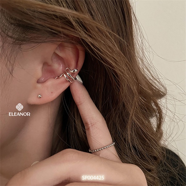 Bông tai nữ gắn vành Eleanor Accessories hình mặt rắn sáng bóng cá tính phụ kiện trang sức 4425