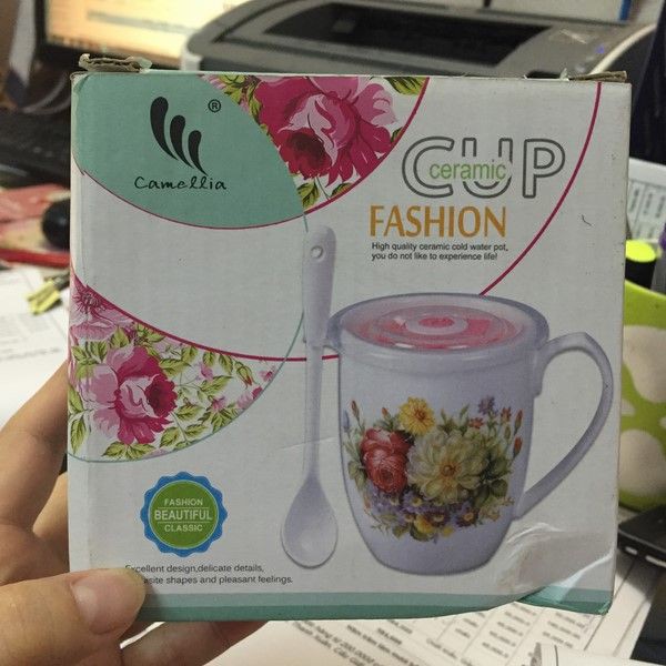 Cốc sứ kèm thìa nắp hút chân không