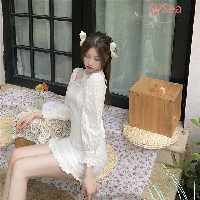 Đầm Trắng Tay Dài Phối Ren Hoa Phong Cách Retro | BigBuy360 - bigbuy360.vn