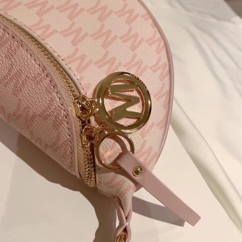 Túi bao tử cực xinh kèm móc gấu treo