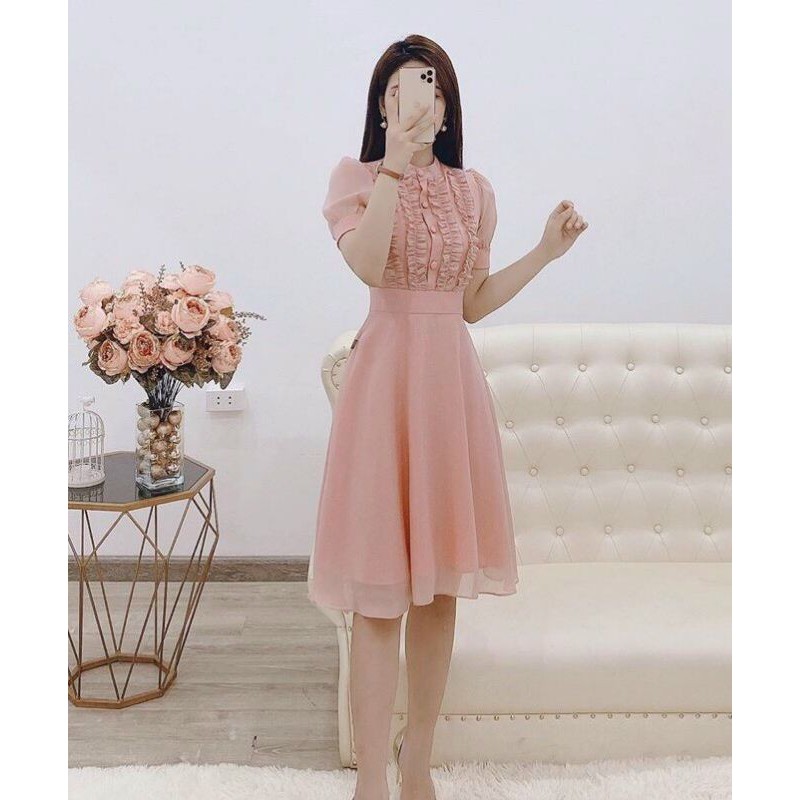 Đầm xòe tay ngắn bèo ngực đinh nút sang chảnh