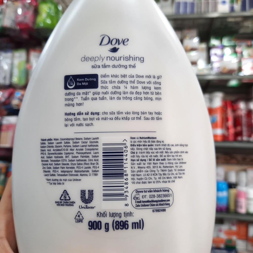 Sữa tắm Dove dưỡng ẩm chuyên sâu 900g