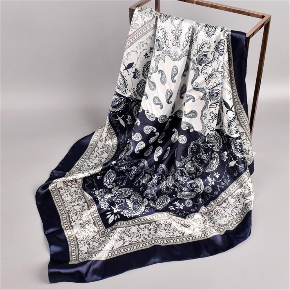 1 Khăn Choàng Cổ Vải Satin Hai Màu In Hình Lisa Cỡ 90x90cm Cho Nữ