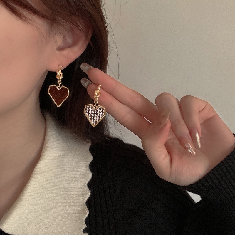 Khuyên tai hình trái tim mạ bạc 925 thời trang thu đông