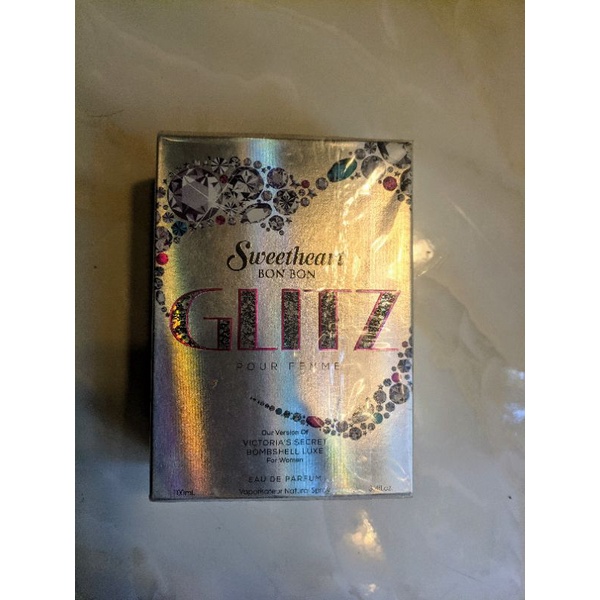 nước hoa nhập hàng trưng bày bỏ mẫu