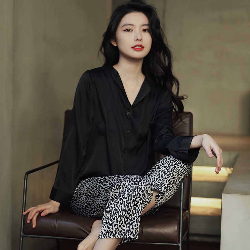 Set Pijama Áo Dài Tay + Quần Dài Họa Tiết Da Báo Cho Nữ