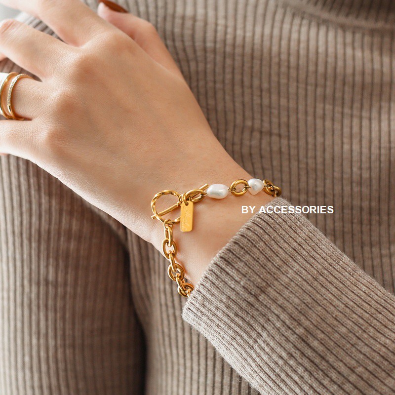 Lắc tay titan xích bầu tròn phối hạt ngọc và tag handmade không gỉ