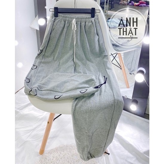 Quần Jogger Tim Cạnh Siêu Hack Chân - Quần Ống Rộng Chốt Gấu Ullzang Có size M và L, Chất nỉ ép dầy, VIDEO ẢNH THẬT | BigBuy360 - bigbuy360.vn