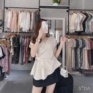 Áo vạt chéo cúc dừa hông