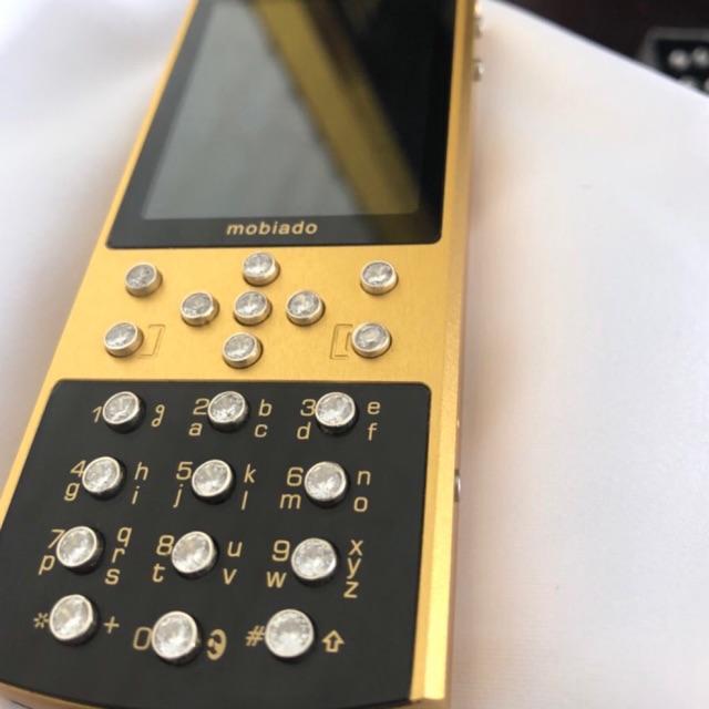 Điện thoại Mobiado 712 Gold