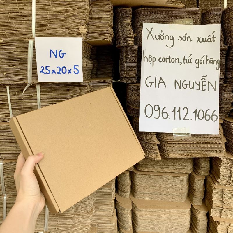 ﹊20 hộp carton nắp gài, cài 25x20x5 dùng đóng gói áo thun, quần brand, sách truyện cho các shop online
