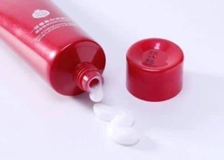 Sữa rửa mặt quả Lựu Đỏ