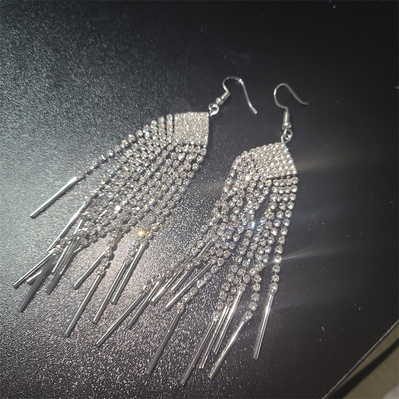 Bông Tai Dài Hình Trái Tim Đính Đá Lấp Lánh Thời Trang Mới Cho Nữ