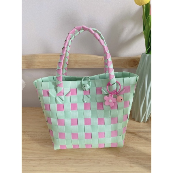 Túi xách Đan kèm móc khoá