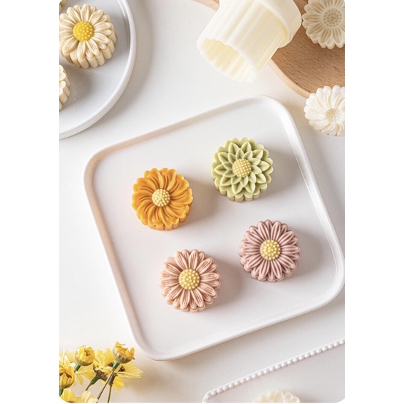 Khuôn nhấn trung thu hình Hoa  cho bánh 50gr