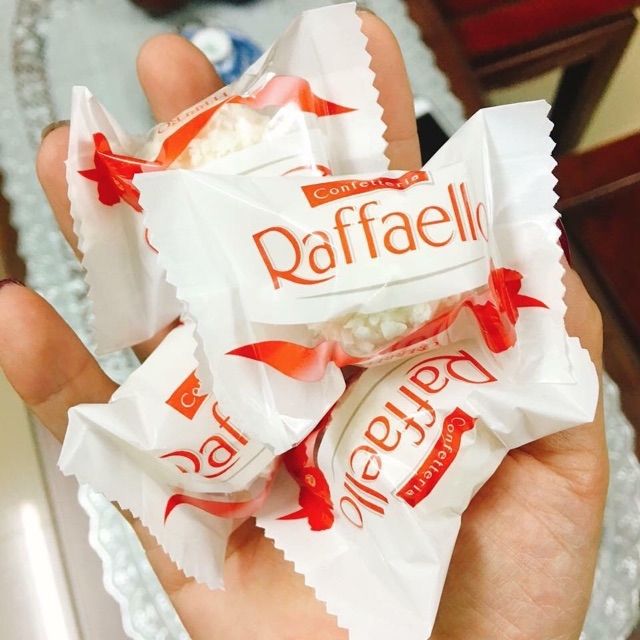 Bánh phủ dừa nhân hạnh nhân Raffaello 230gr