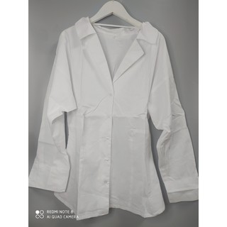 Áo sơ mi trắng cổ vest