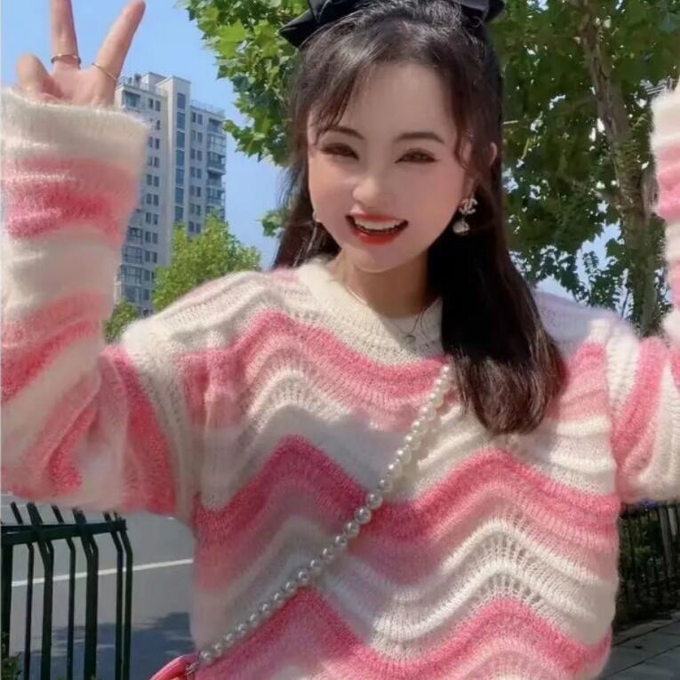Áo Sweater Cổ Tròn Dáng Rộng Họa Tiết Kẻ Sọc Màu Sắc Tươi Tắn Thời Trang Thu Đông 2022