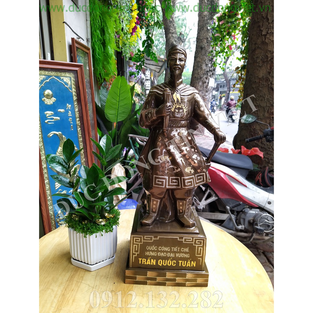 Tượng Trần Quốc Tuấn bằng đồng khảm vàng bạc