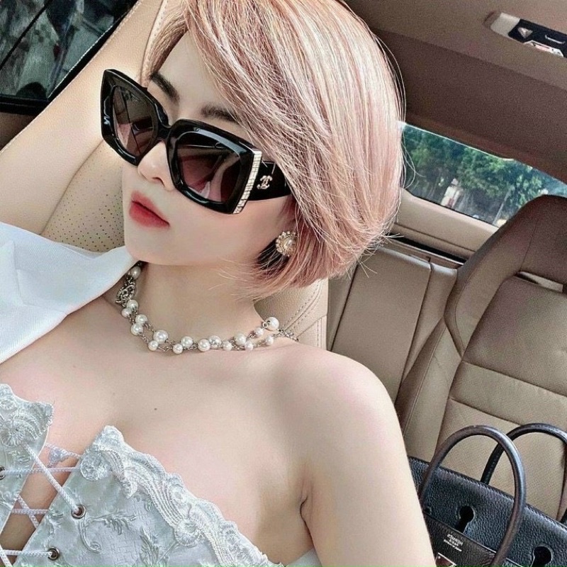 Kính Hiệu Vuông Lớn Cha.ne