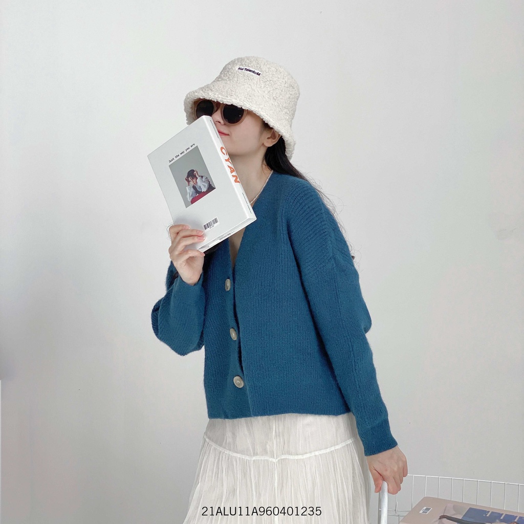 Áo len nữ cardigan tay dài gài 3 nút crop thời trang FMstyle Saigon 21ALU11A960401 | BigBuy360 - bigbuy360.vn