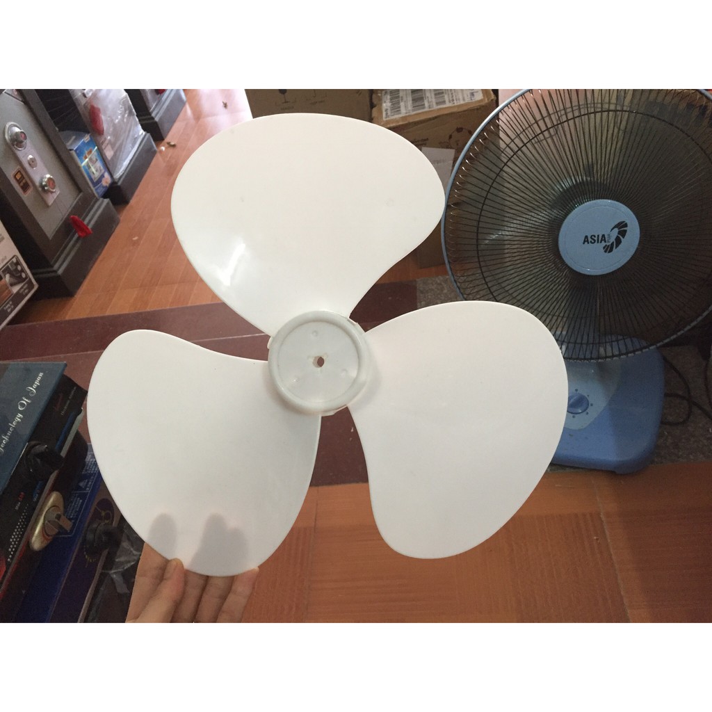 Cánh Quạt sạc điện Sunhouse SH722