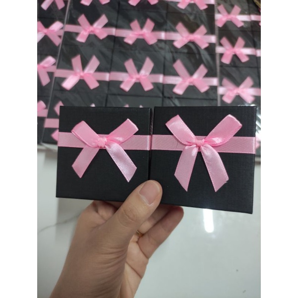 12 hộp màu đen trưng bộ trang sức
