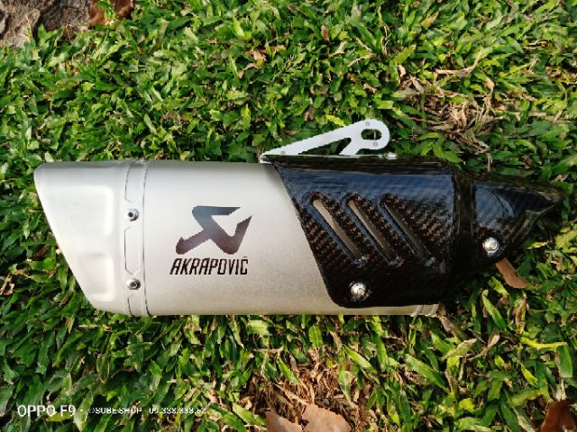 Pô Akrapovic R1 sợi carbon